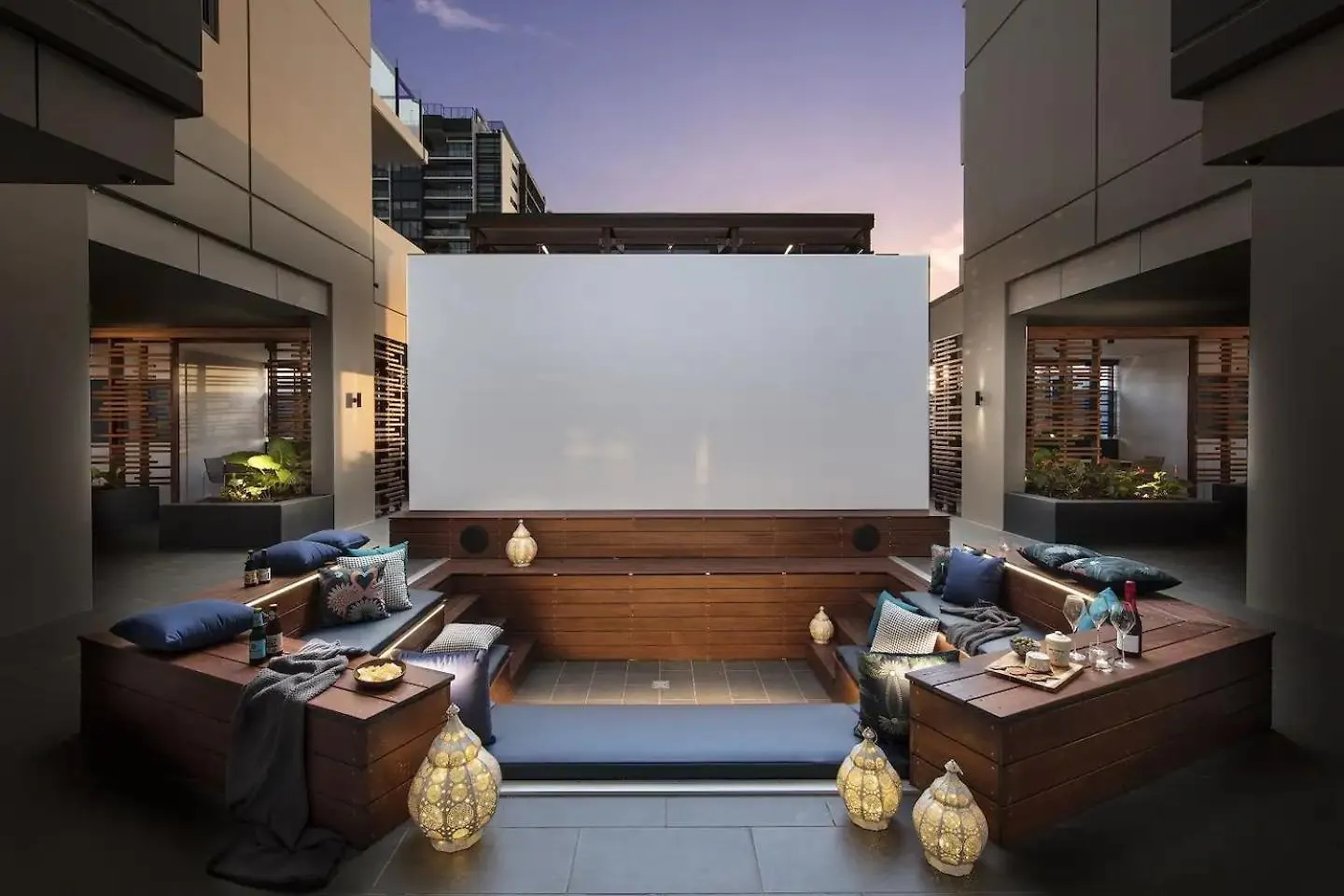 Stunning Views, Best Location, King Bed, Gym, Pool Brisbane 0*,