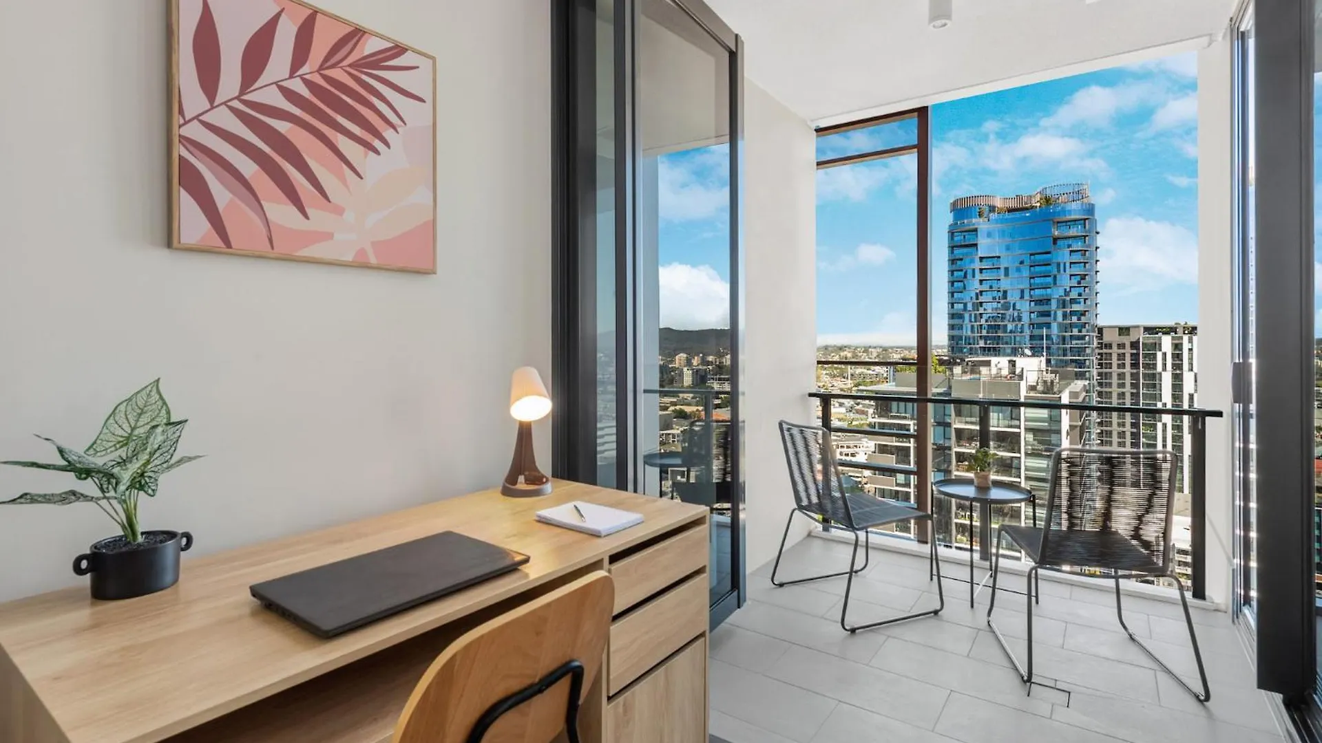 Stunning Views, Best Location, King Bed, Gym, Pool Brisbane 0*,