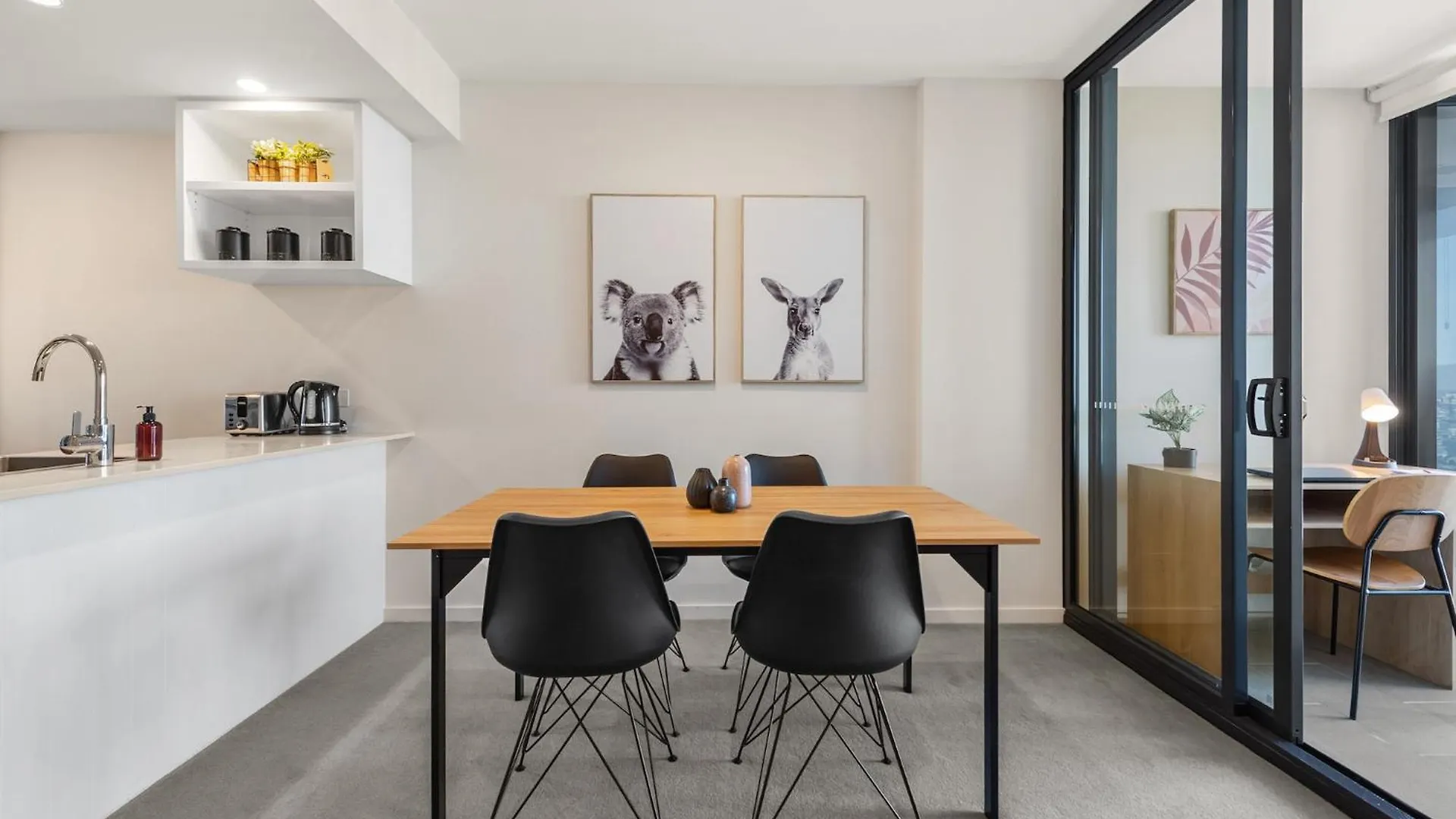 Apartment Stunning Views, Best Location, King Bed, Gym, Pool Brisbane